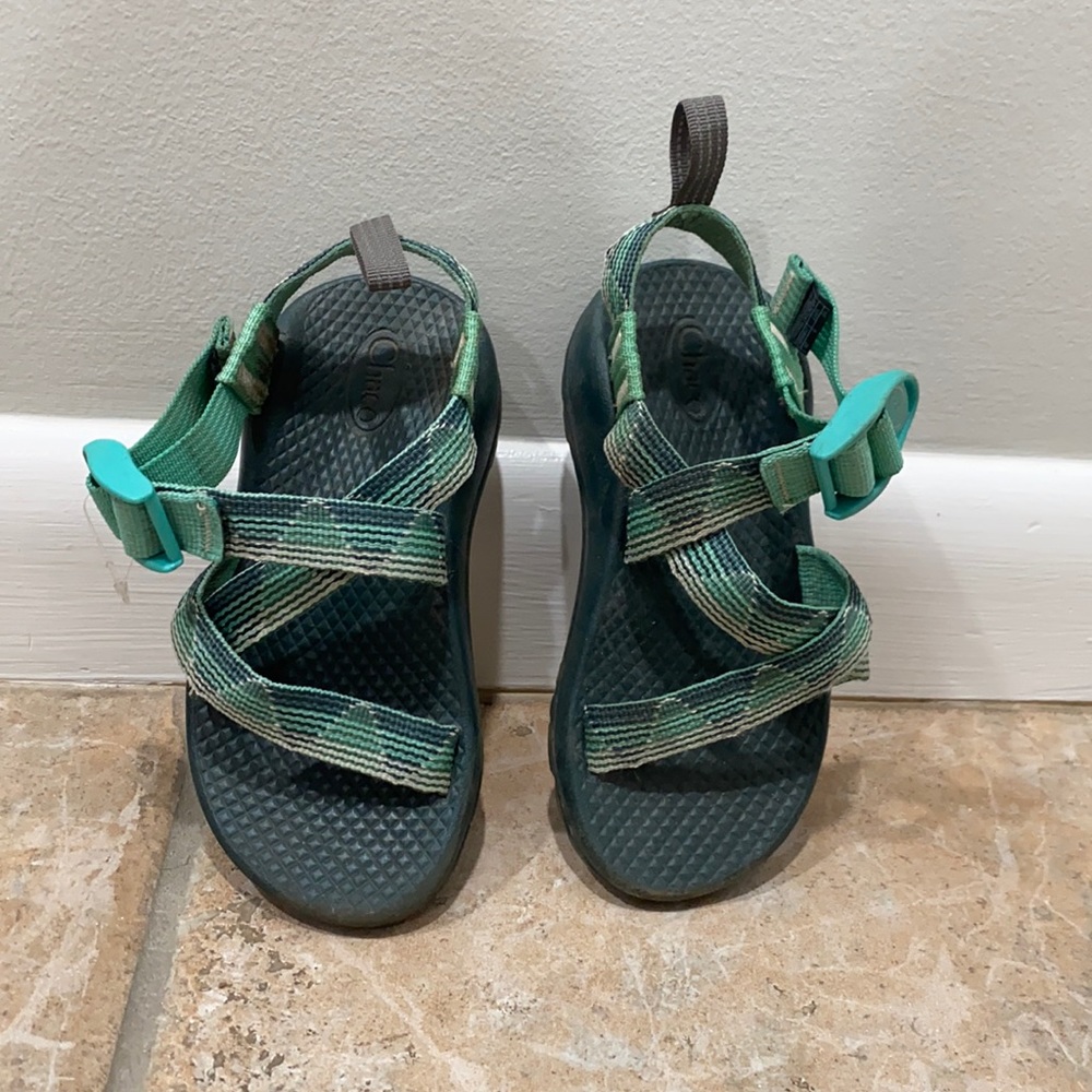 Aqua kids’ Chacos, size 10